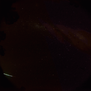 Bright fireball sneaking past the camera at Perenjori, 23 June 2014